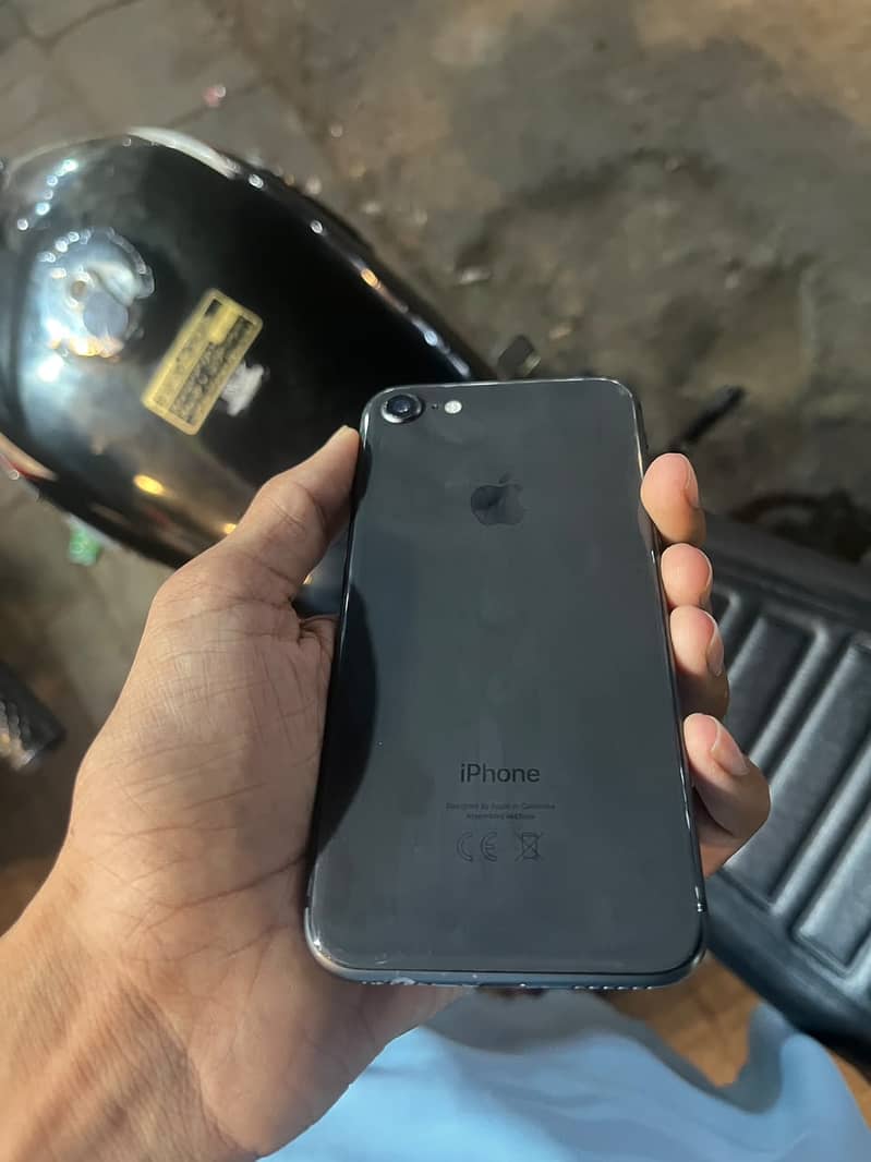 Apple iPhone 8 3