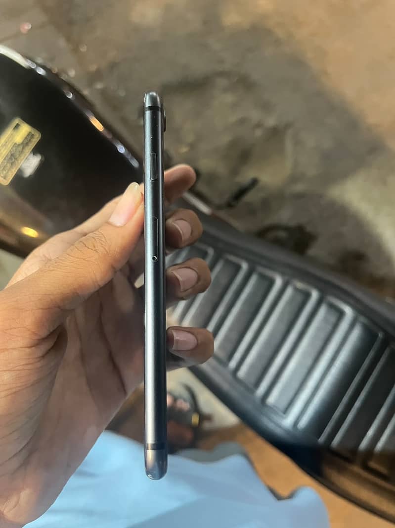 Apple iPhone 8 4