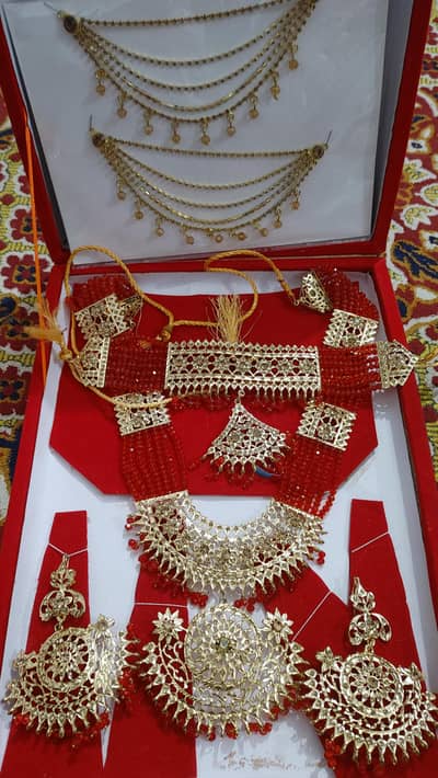 Artificial Bridal jewellery and bridal clutch  for urgent sale