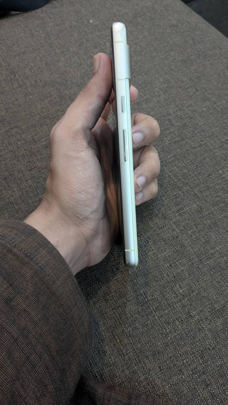 Google Pixel 7 4