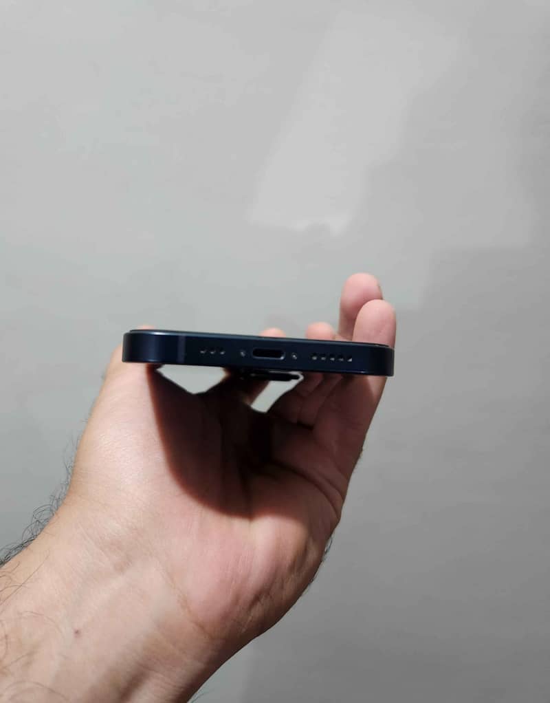 Apple iPhone 13 2