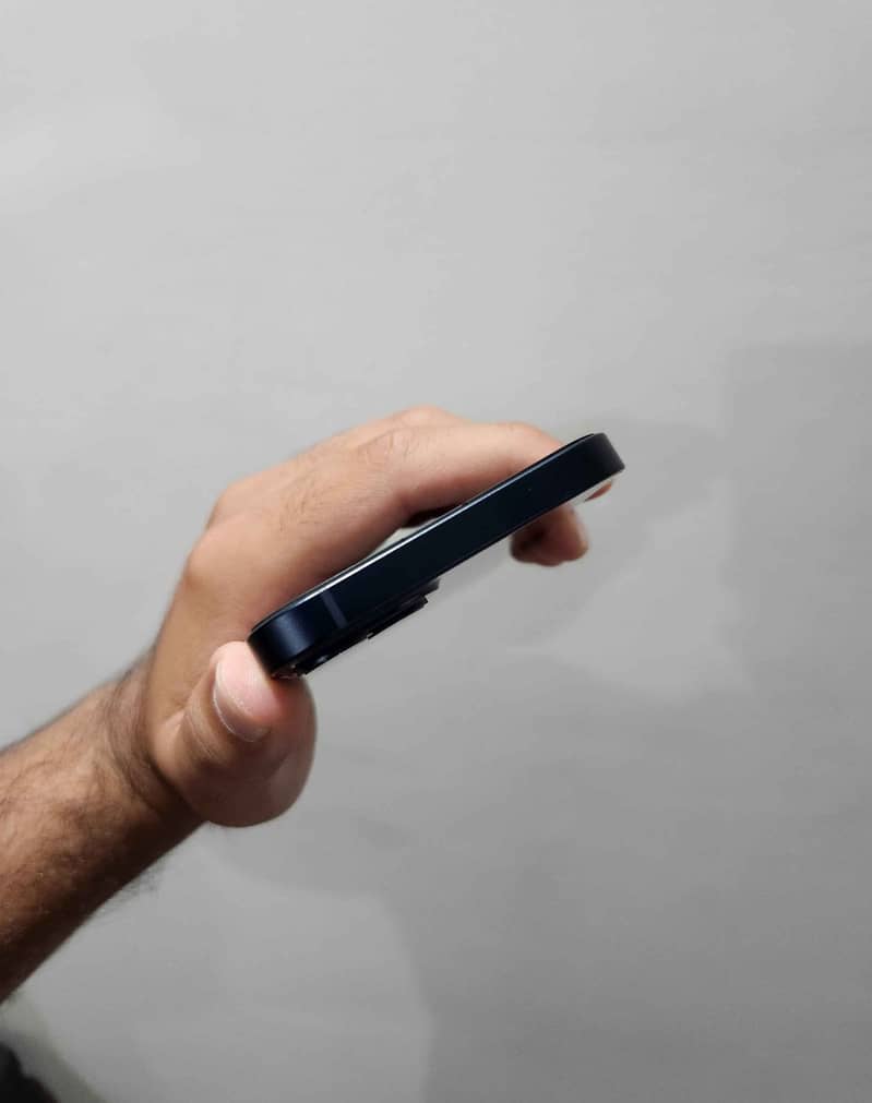 Apple iPhone 13 5