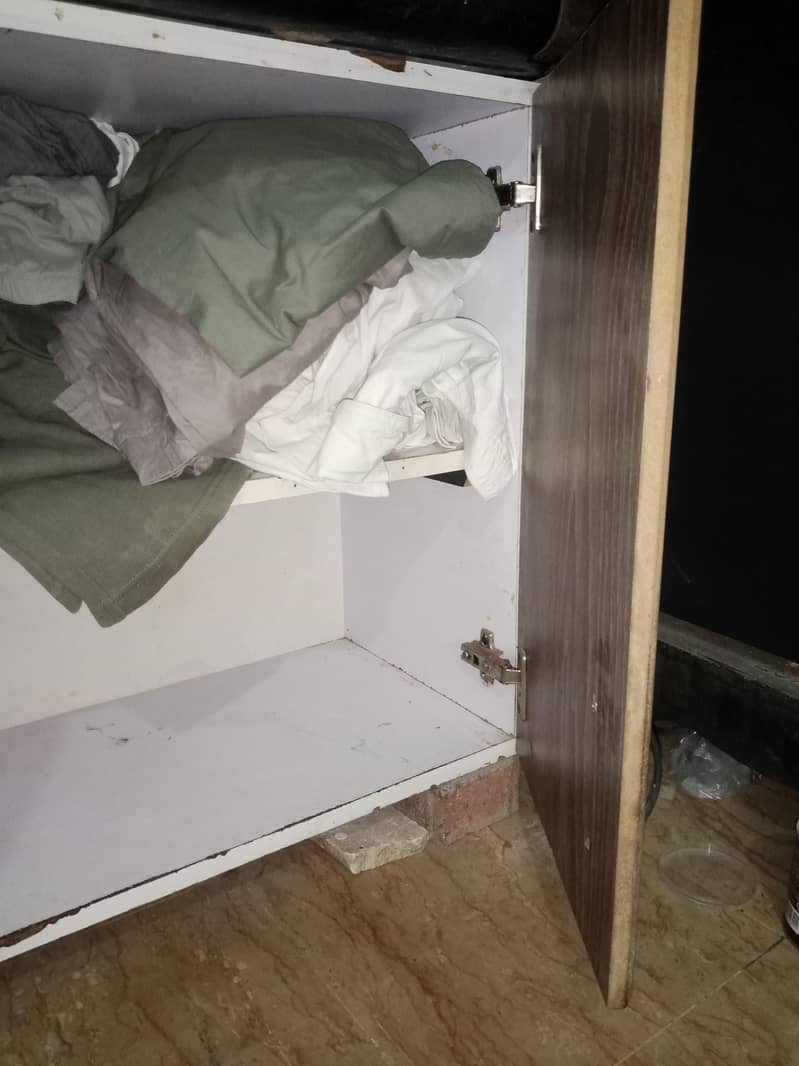 cabinet 2
