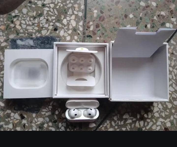 Airpods 4
