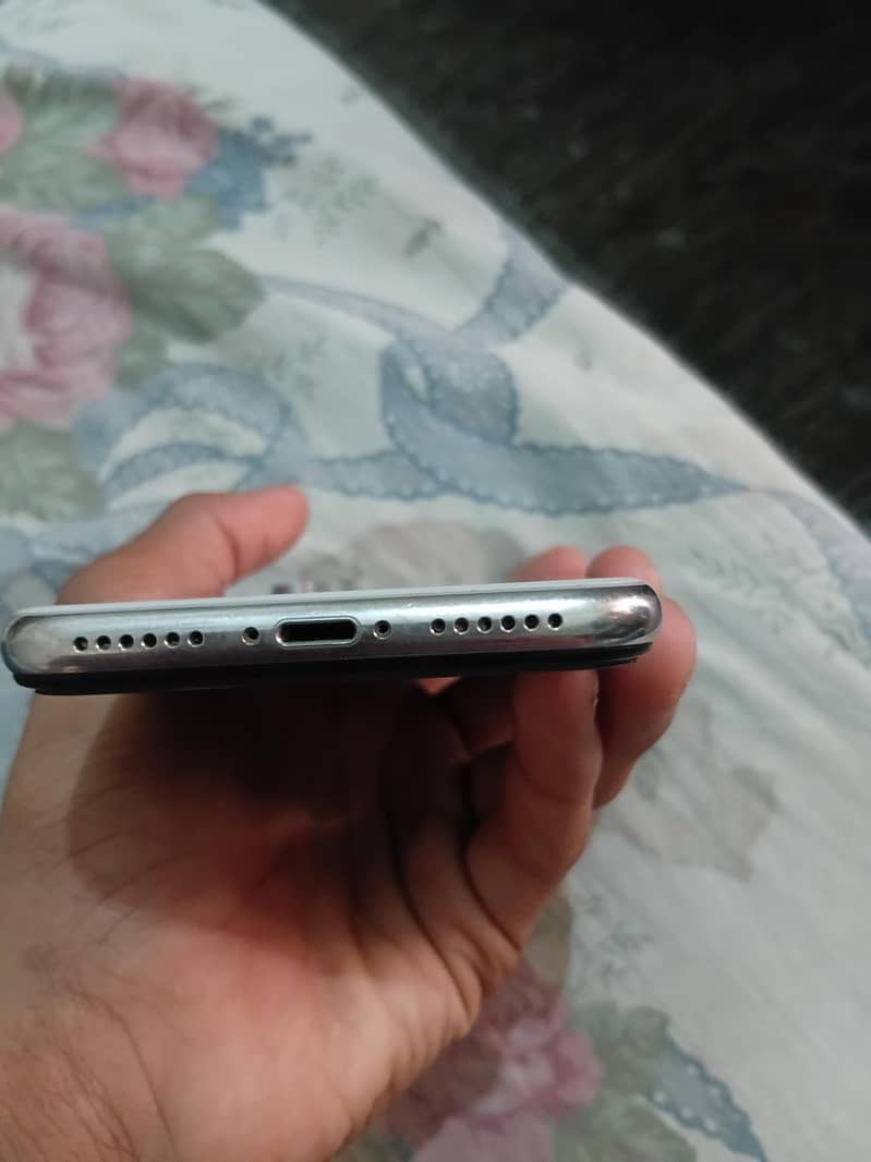 Apple iPhone X 3