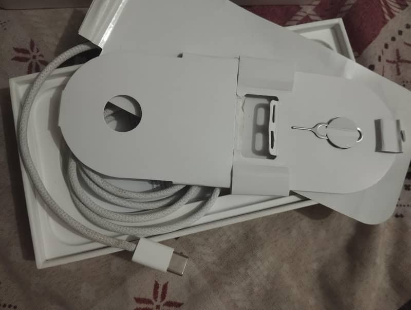 iphone 16e 1