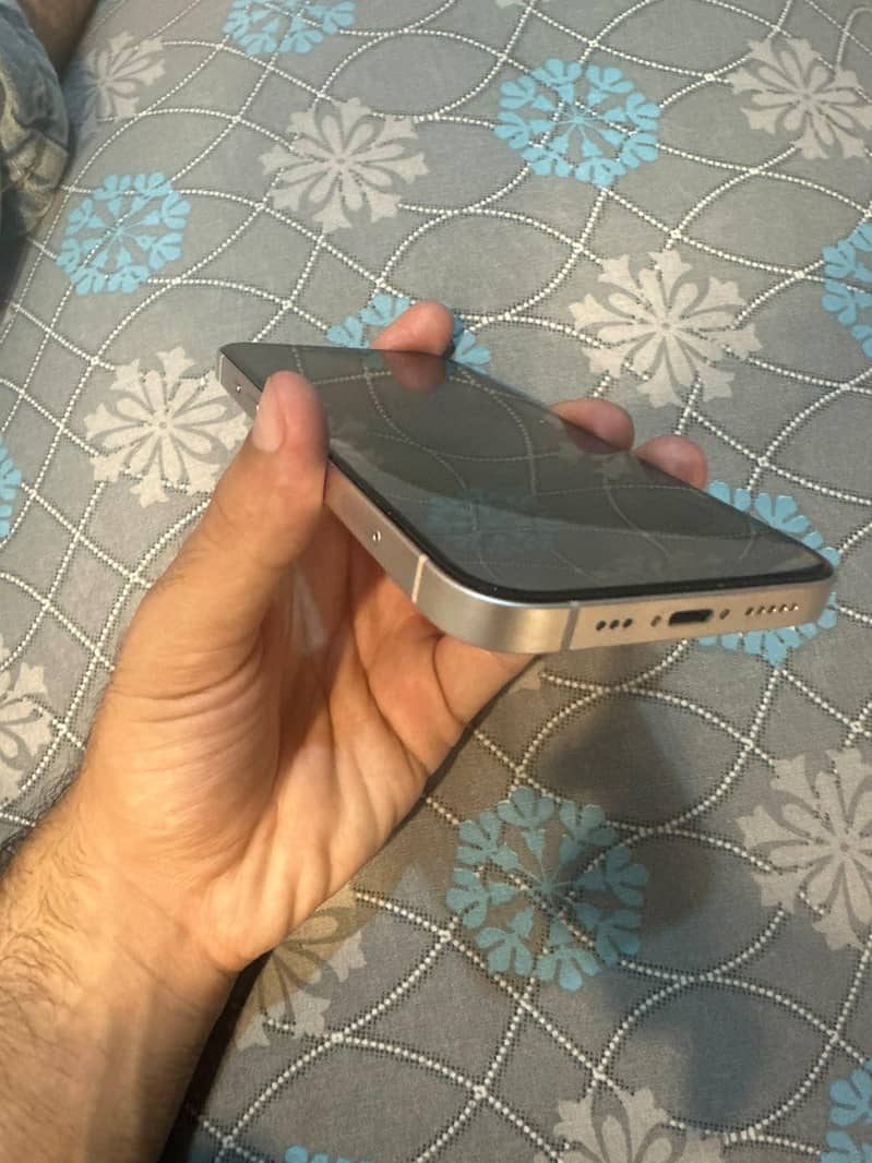 Apple iPhone 13 0