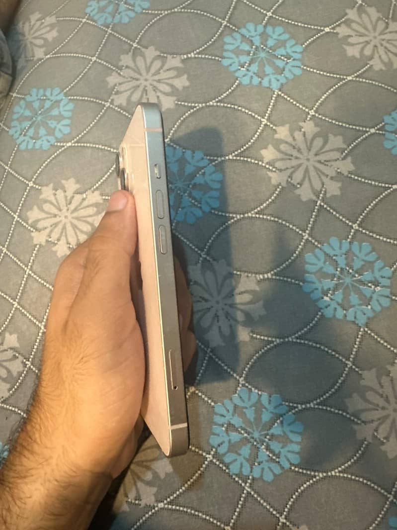 Apple iPhone 13 1