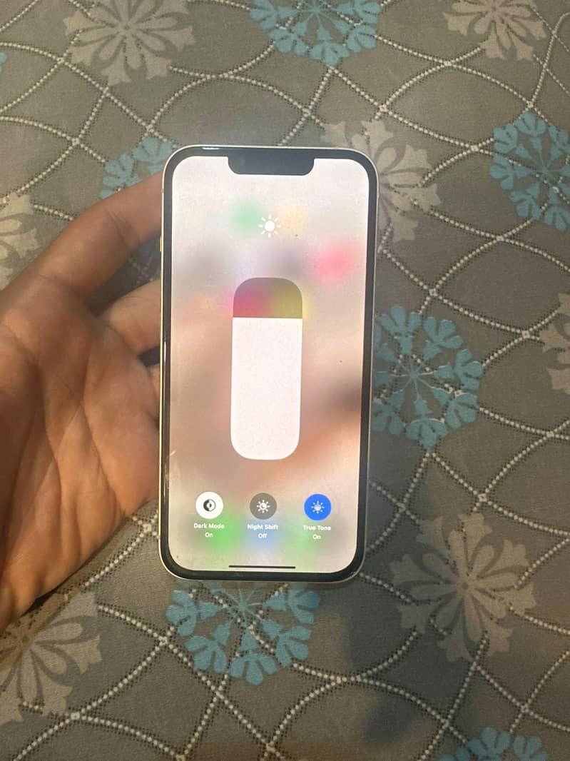 Apple iPhone 13 4