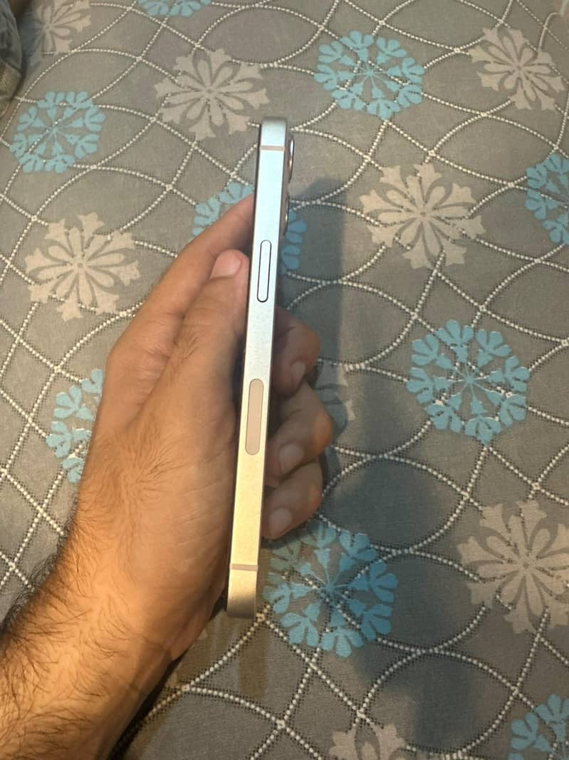 Apple iPhone 13 6