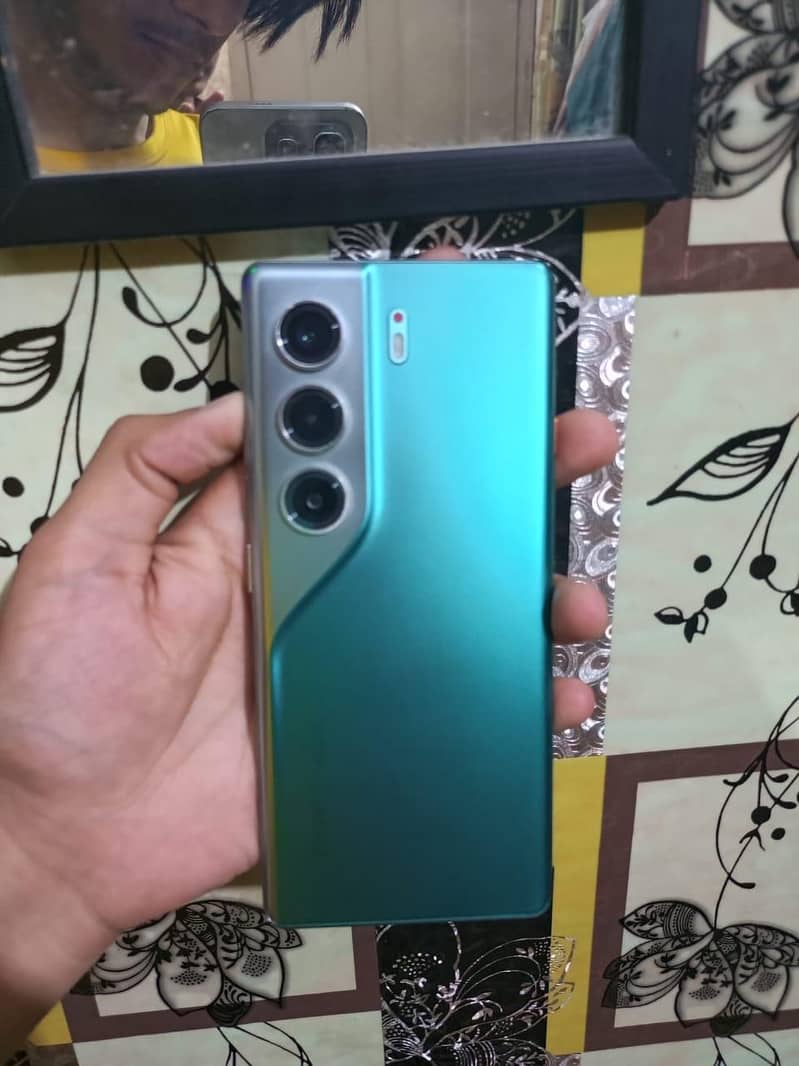 Tecno CAMON 40 Pro 1