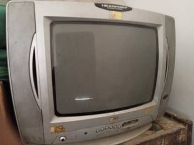 LG crt tv for sale full fresh tv color