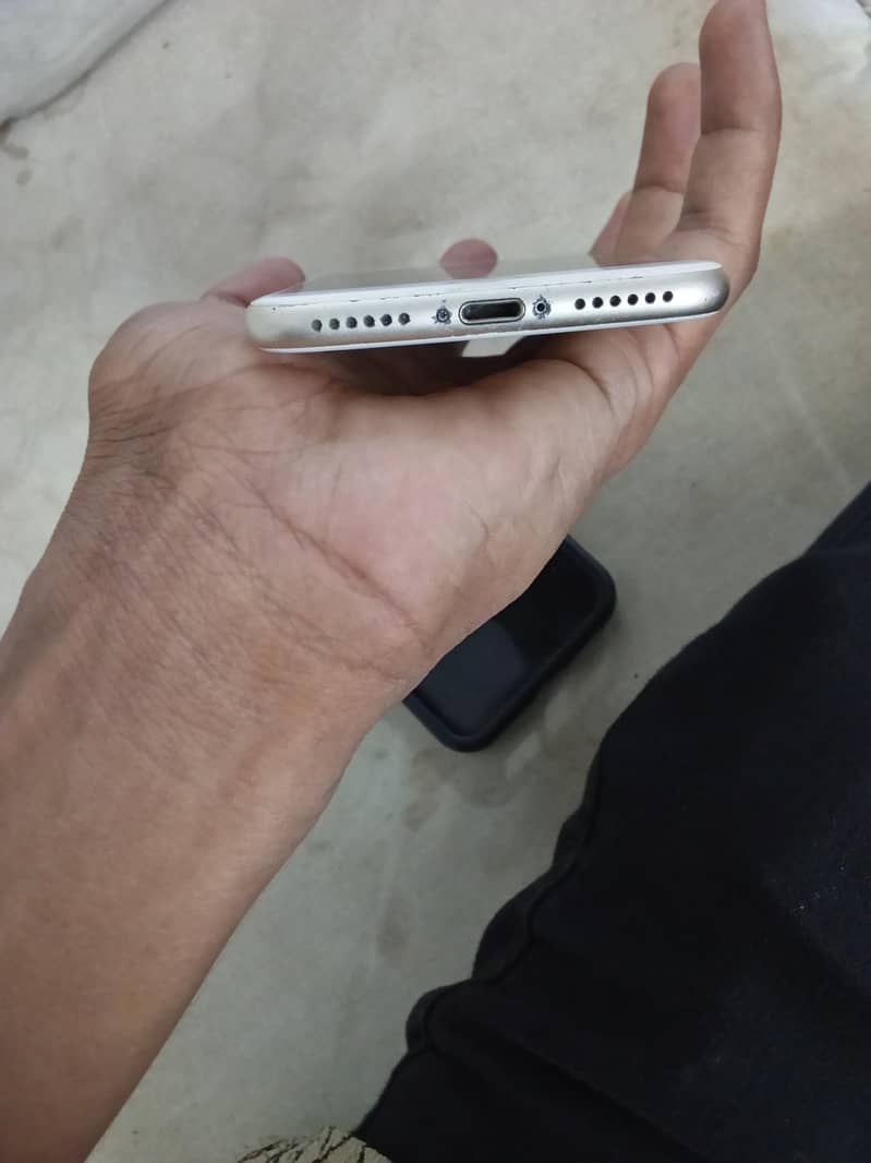 Apple iPhone 7 4
