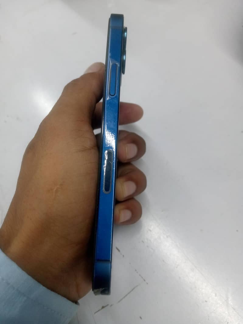 Apple iPhone 12 3