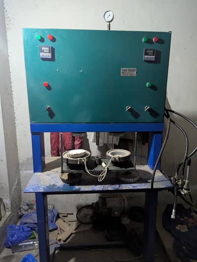 Paper plate making machine with 5 dies and cutters  used but 10/9 co