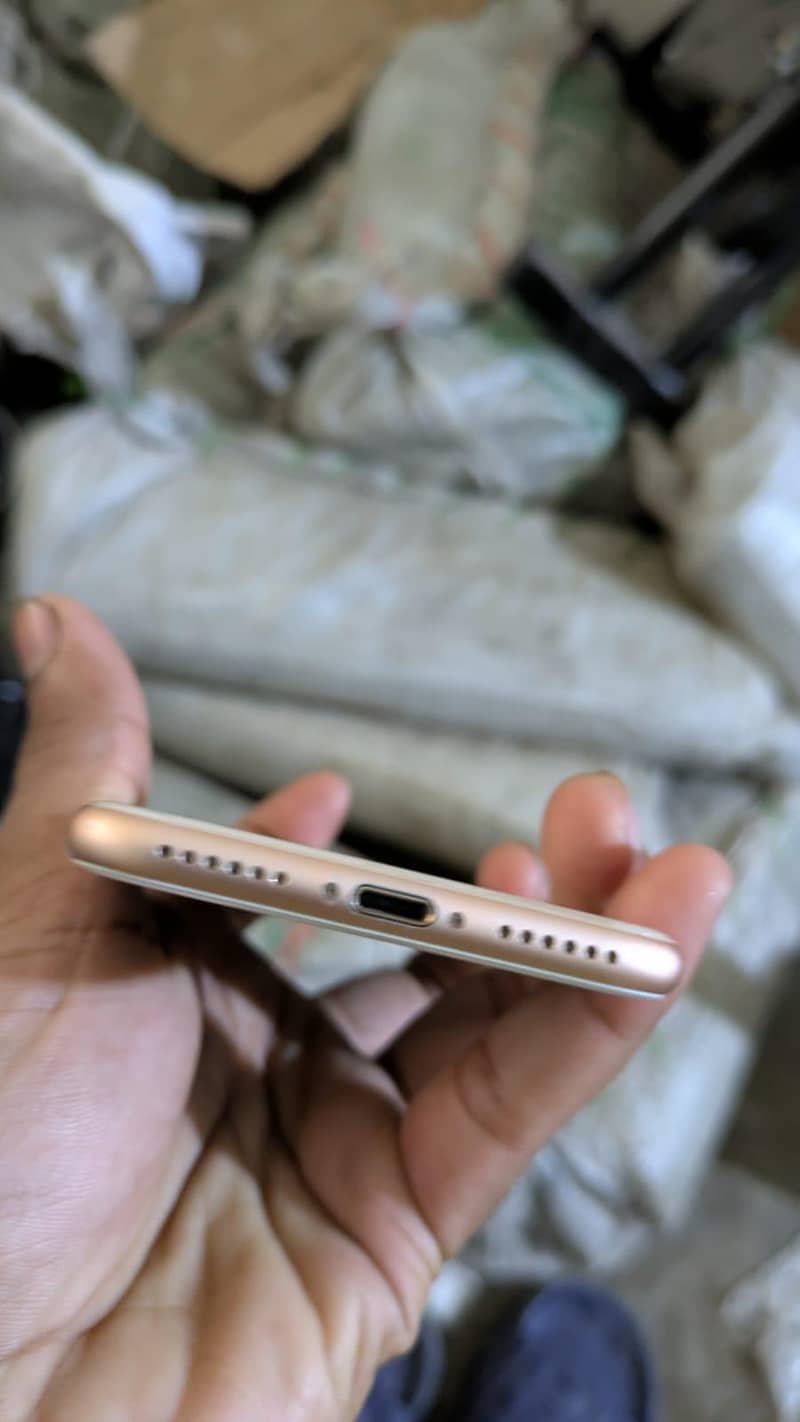 Apple iPhone 8 6