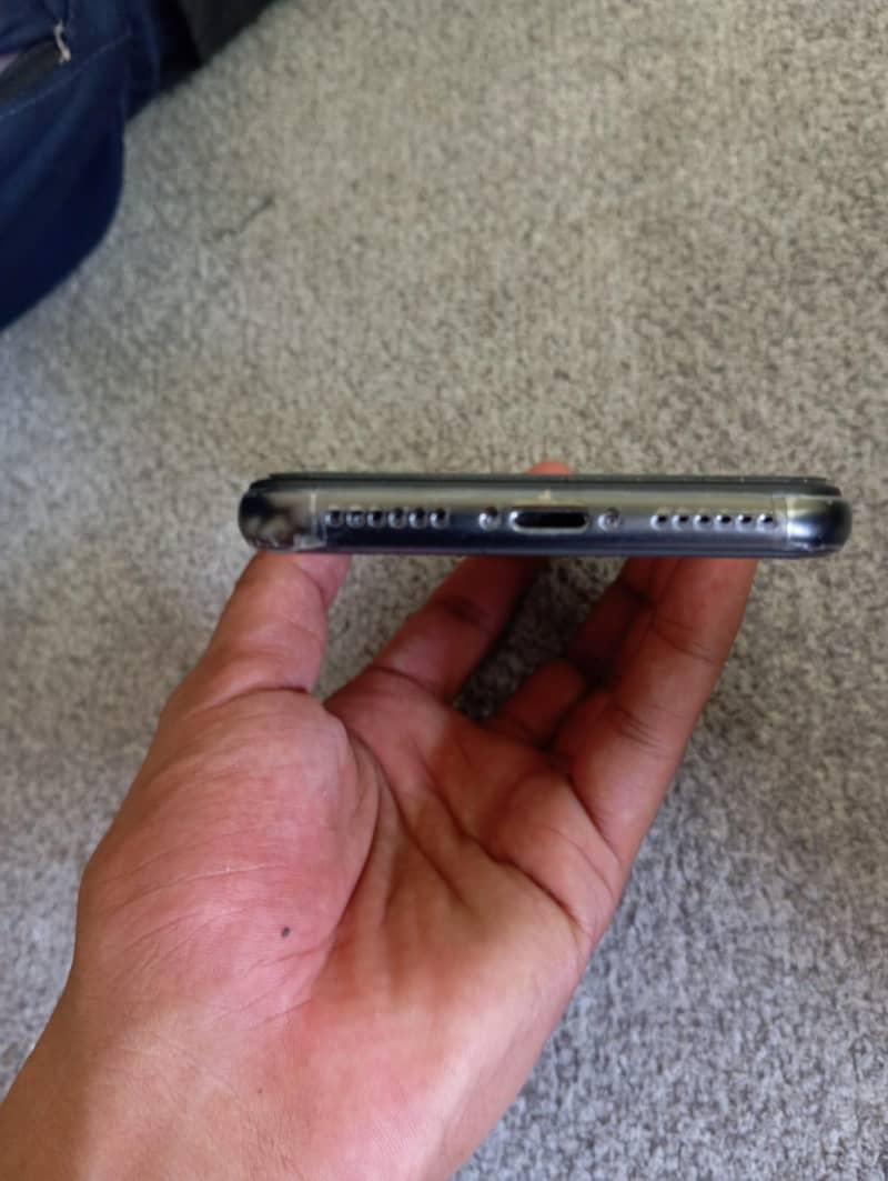 Apple iPhone X 4