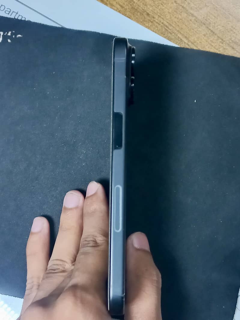 Apple iPhone 15 3
