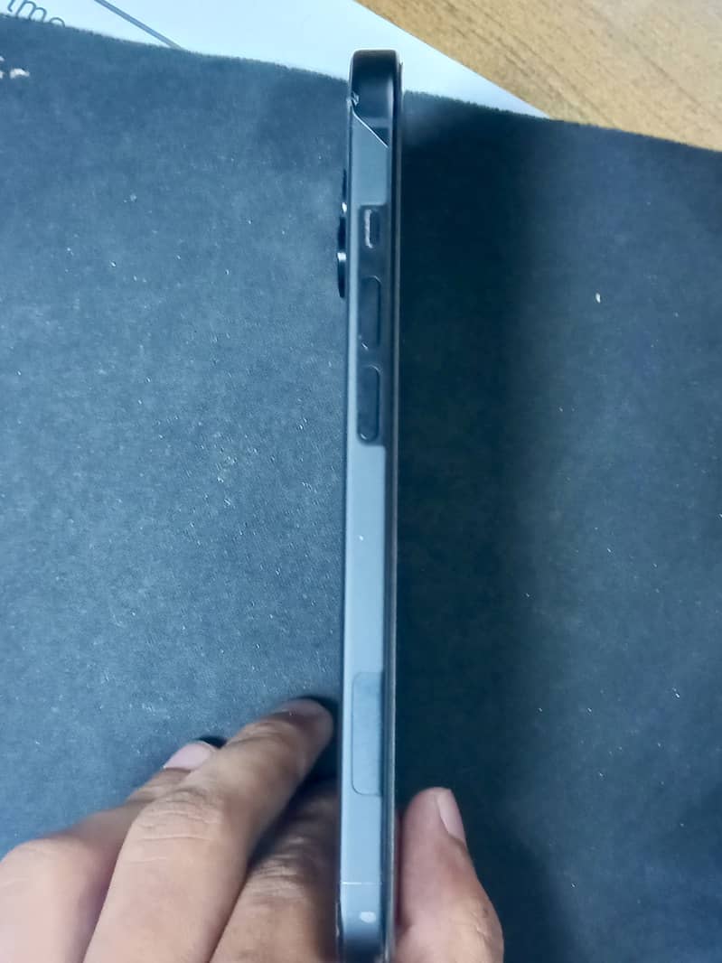 Apple iPhone 15 4