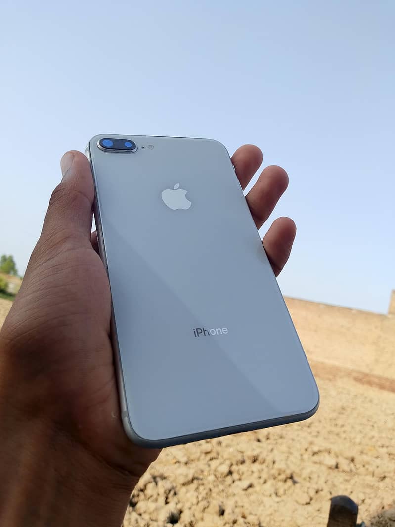 Apple iPhone 8 Plus 0