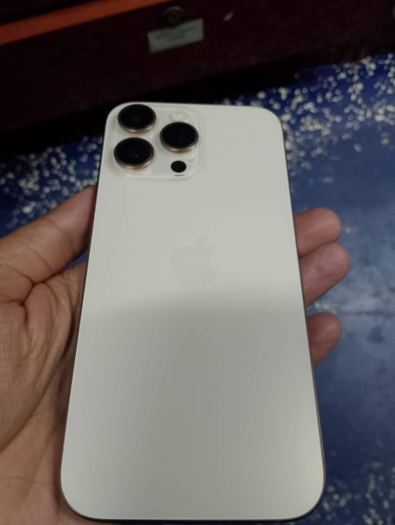 iPhone 16 pro max 0