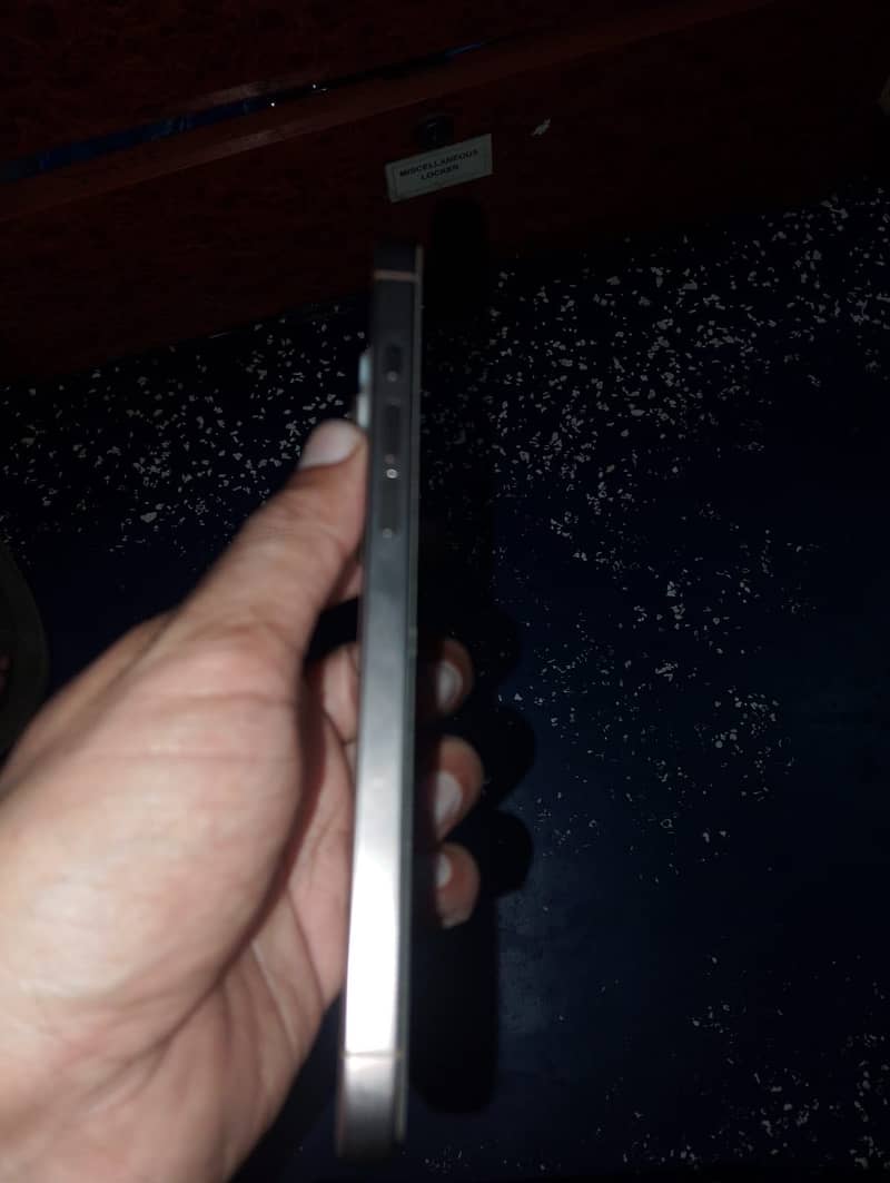 iPhone 16 pro max 2