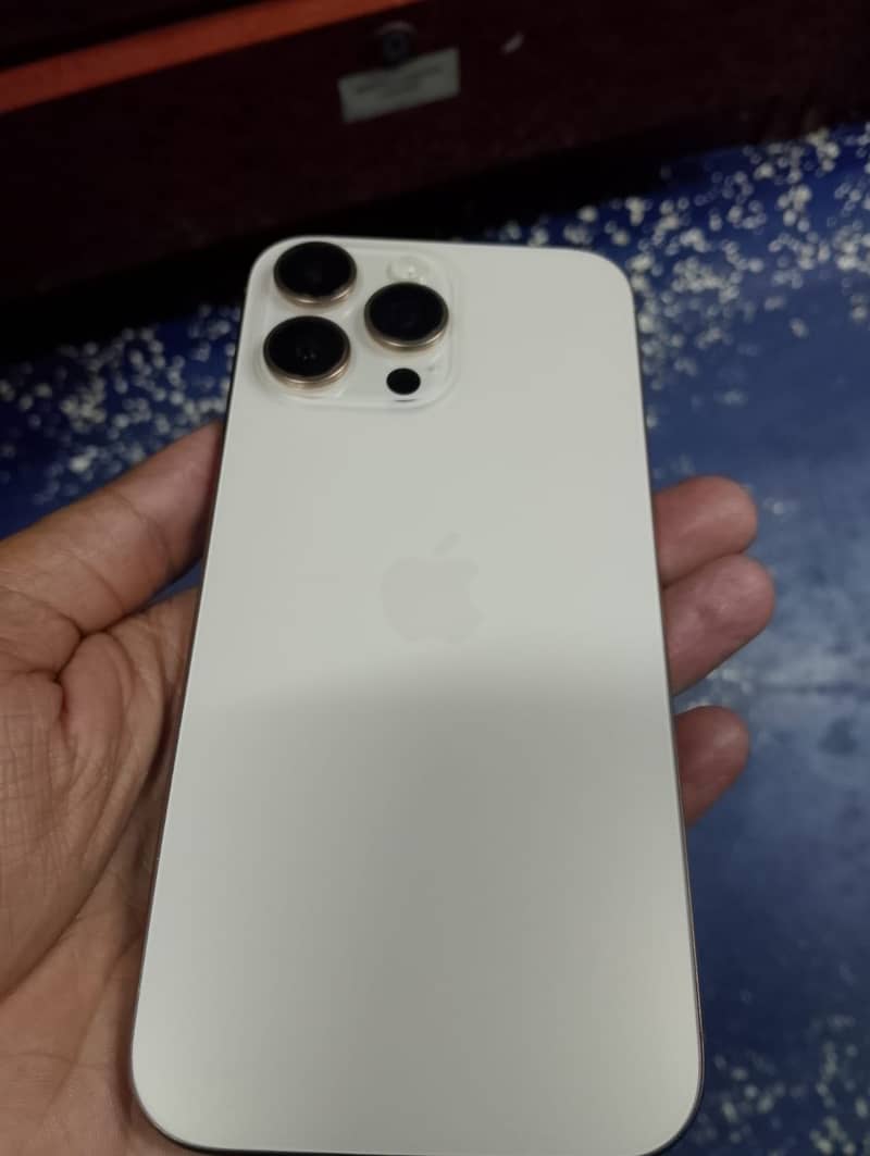 iPhone 16 pro max 3
