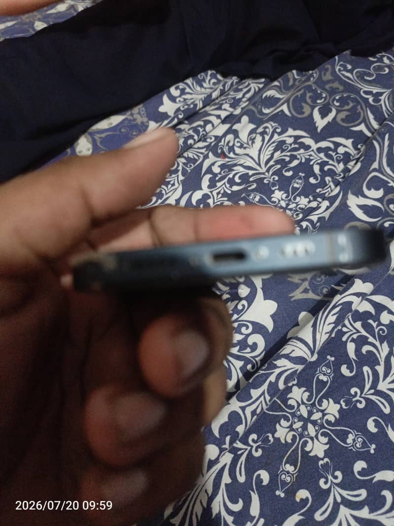 Apple iPhone 13 4