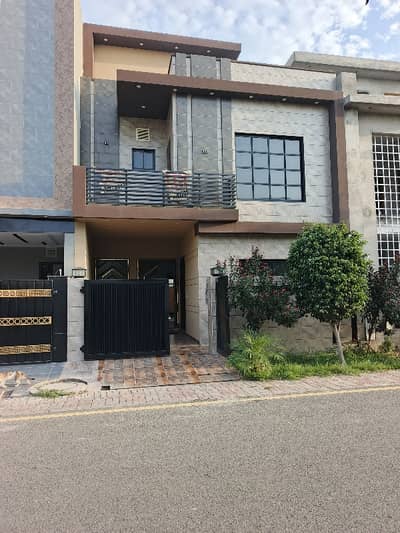 5 MARLA NEW BRAND HOUSE FOR SALE IN DREAM GARDEN LAHORE ON GOOD LOCATION AND REASON ABLE PRICE