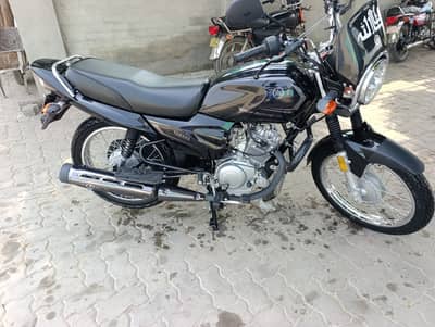 Yamaha YB 125Z 2025 Model | Like New | Black Color I Documents Clear