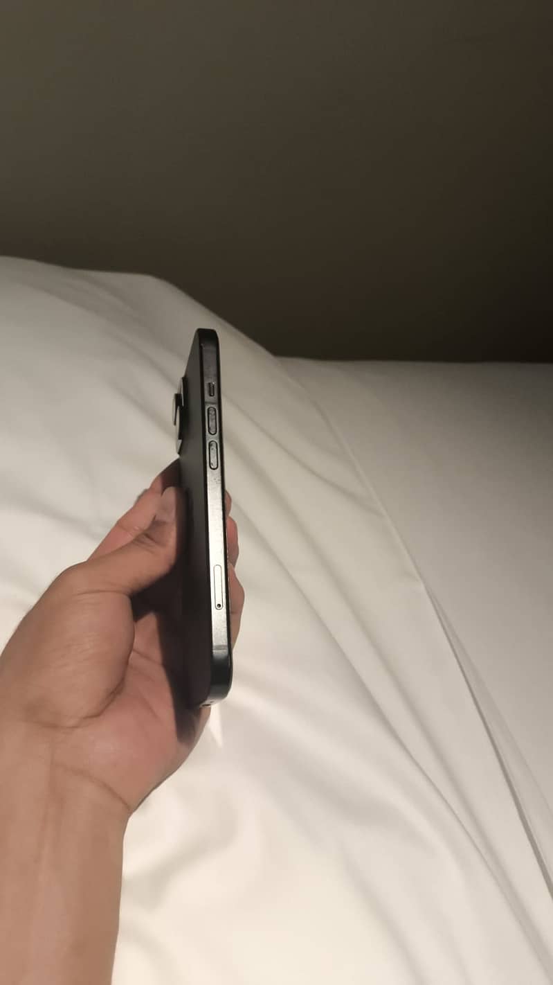 Apple iPhone 15 Pro Max 2