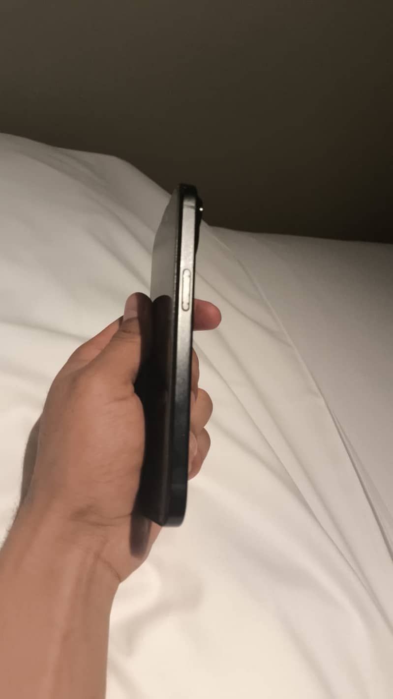 Apple iPhone 15 Pro Max 3