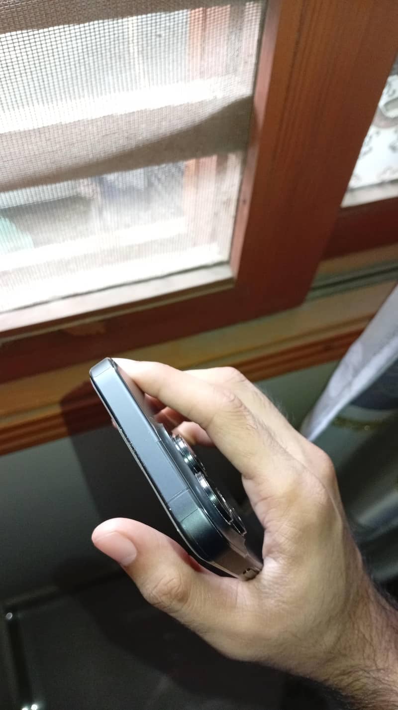 Apple iPhone 15 Pro 1