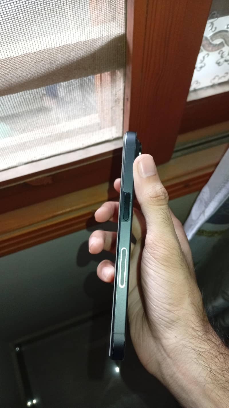 Apple iPhone 15 Pro 2