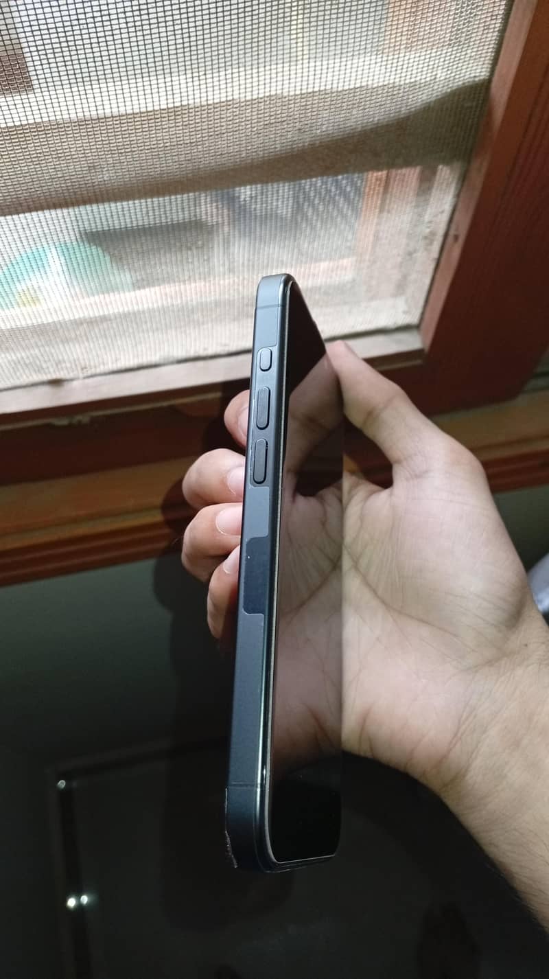 Apple iPhone 15 Pro 3
