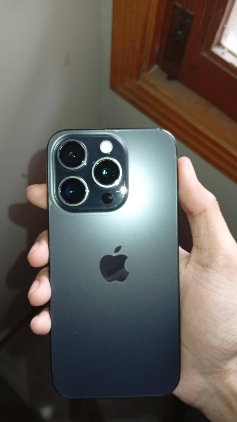 Apple iPhone 15 Pro 4