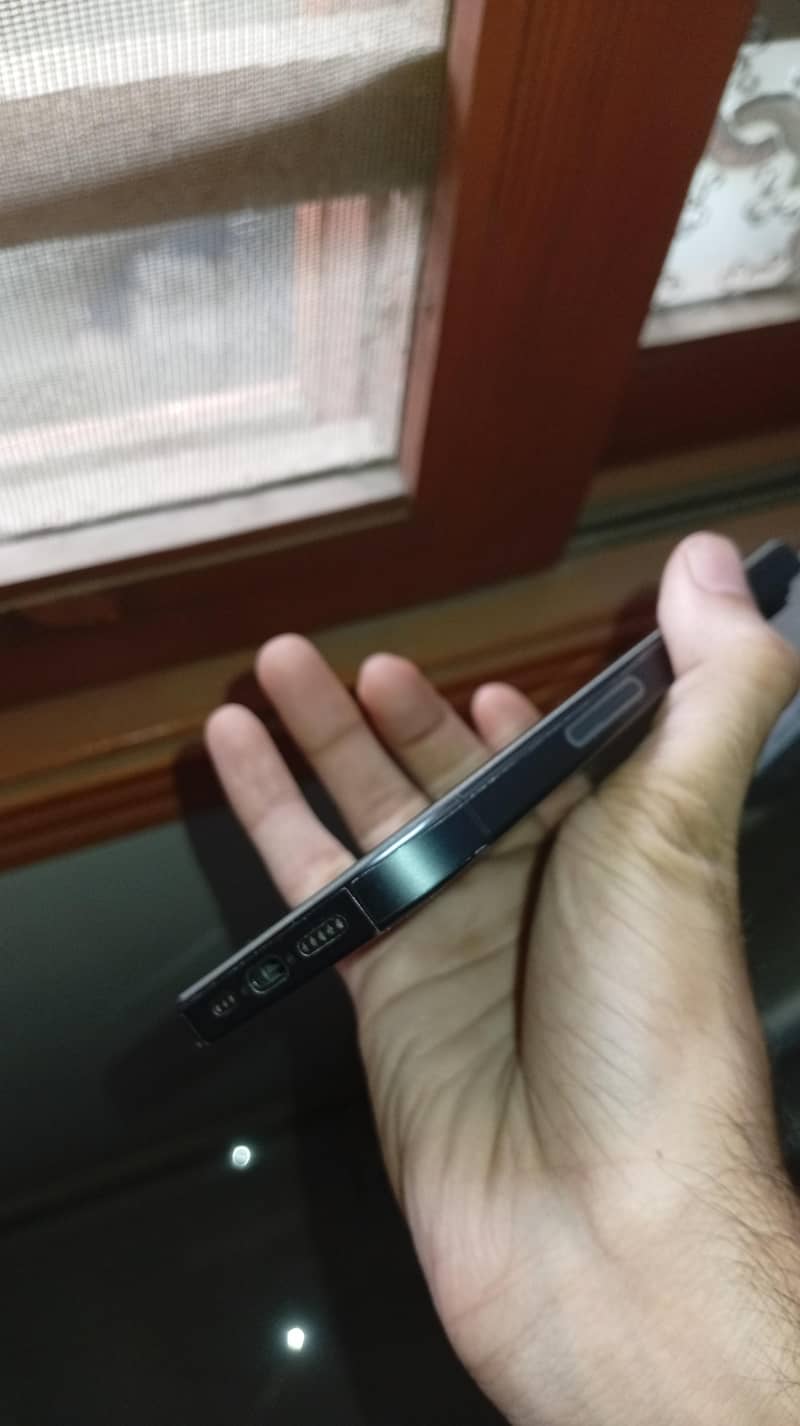 Apple iPhone 15 Pro 6