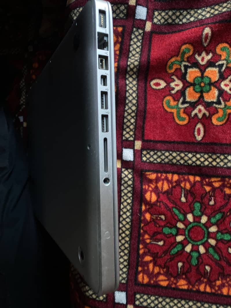 Macbook pro|| Core i7|| 3