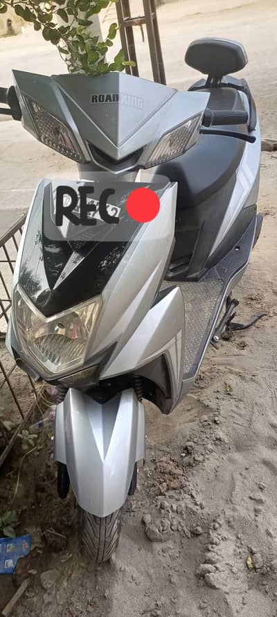 Road King Scooty R99 pro