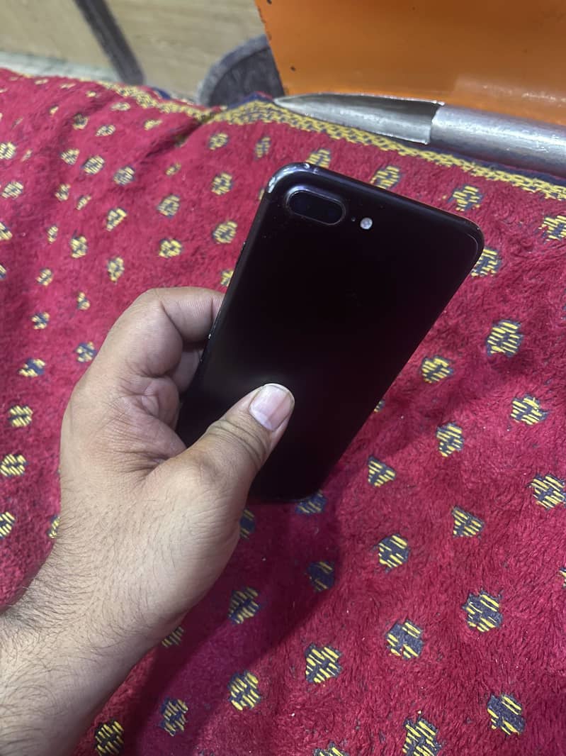 Apple iPhone 7 Plus 1
