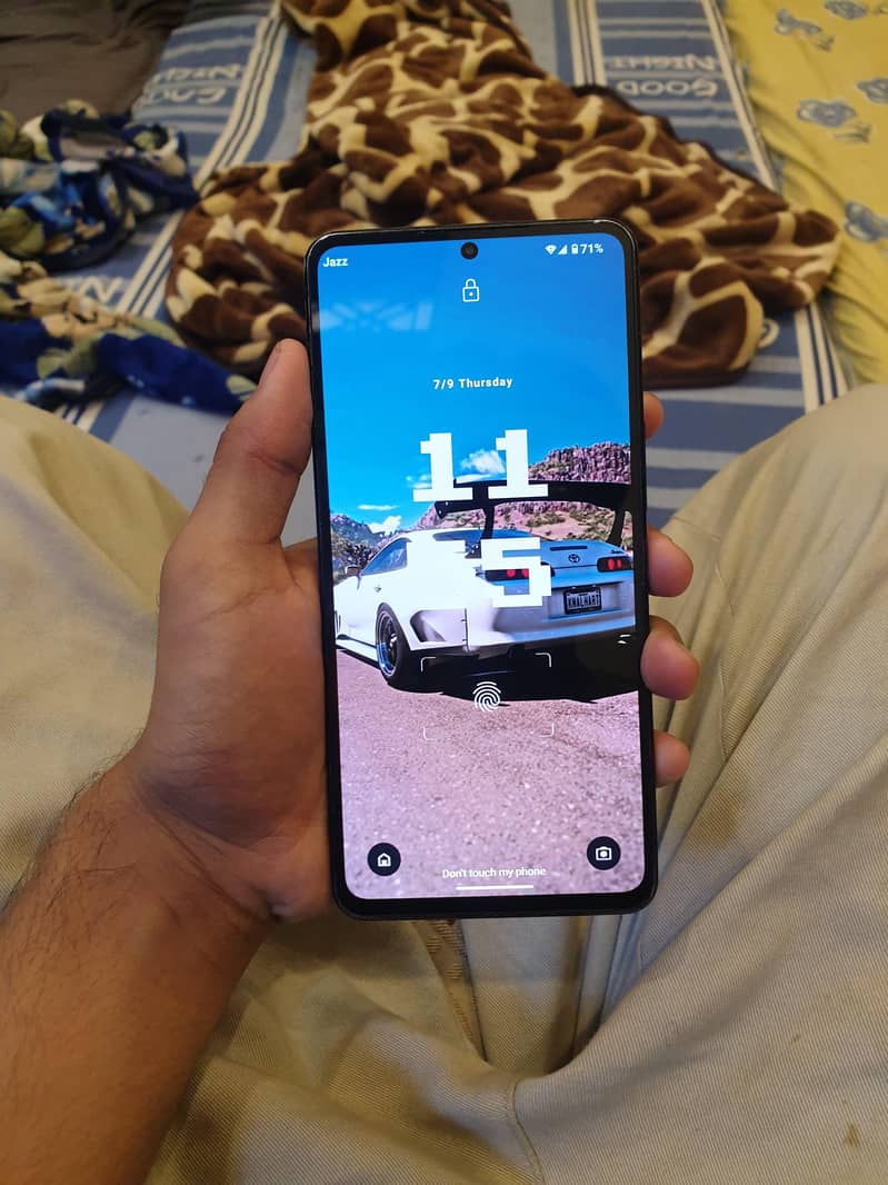 Sharp Aquos r7 0