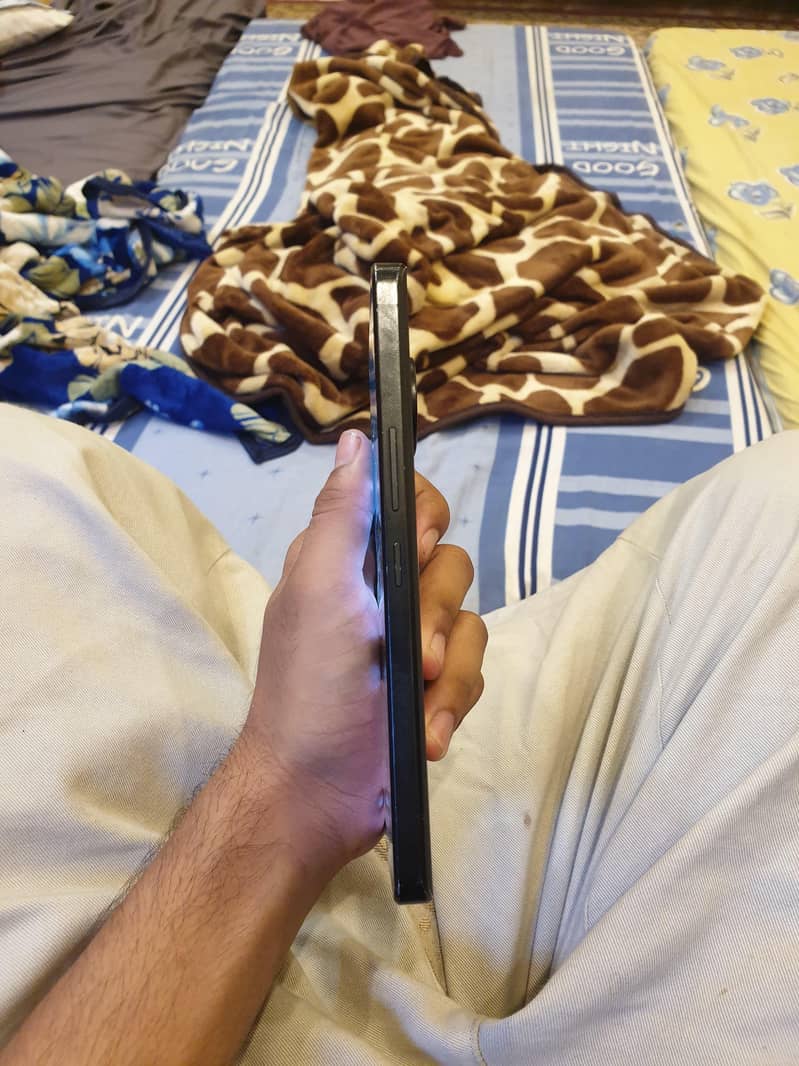 Sharp Aquos r7 1