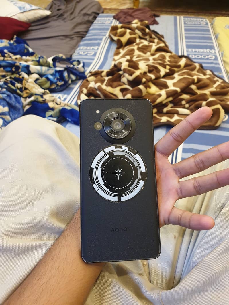 Sharp Aquos r7 5
