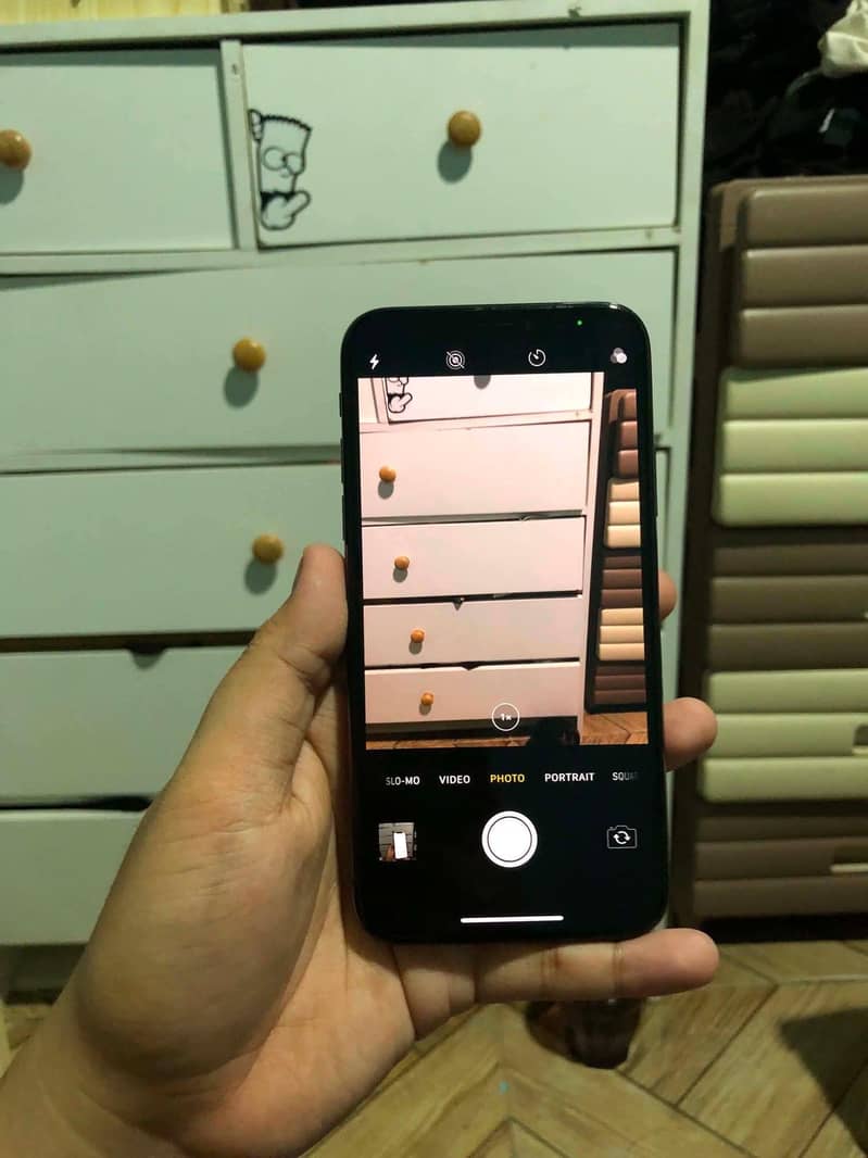 Apple iPhone X 4