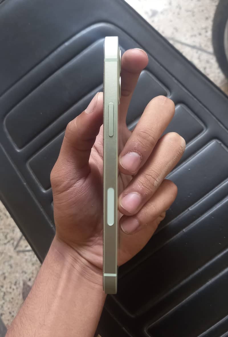 Apple iPhone 12 1