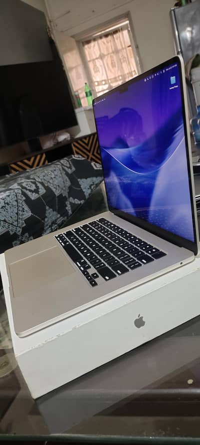 Apple MacBook Air M3 (8GB / 256GB)