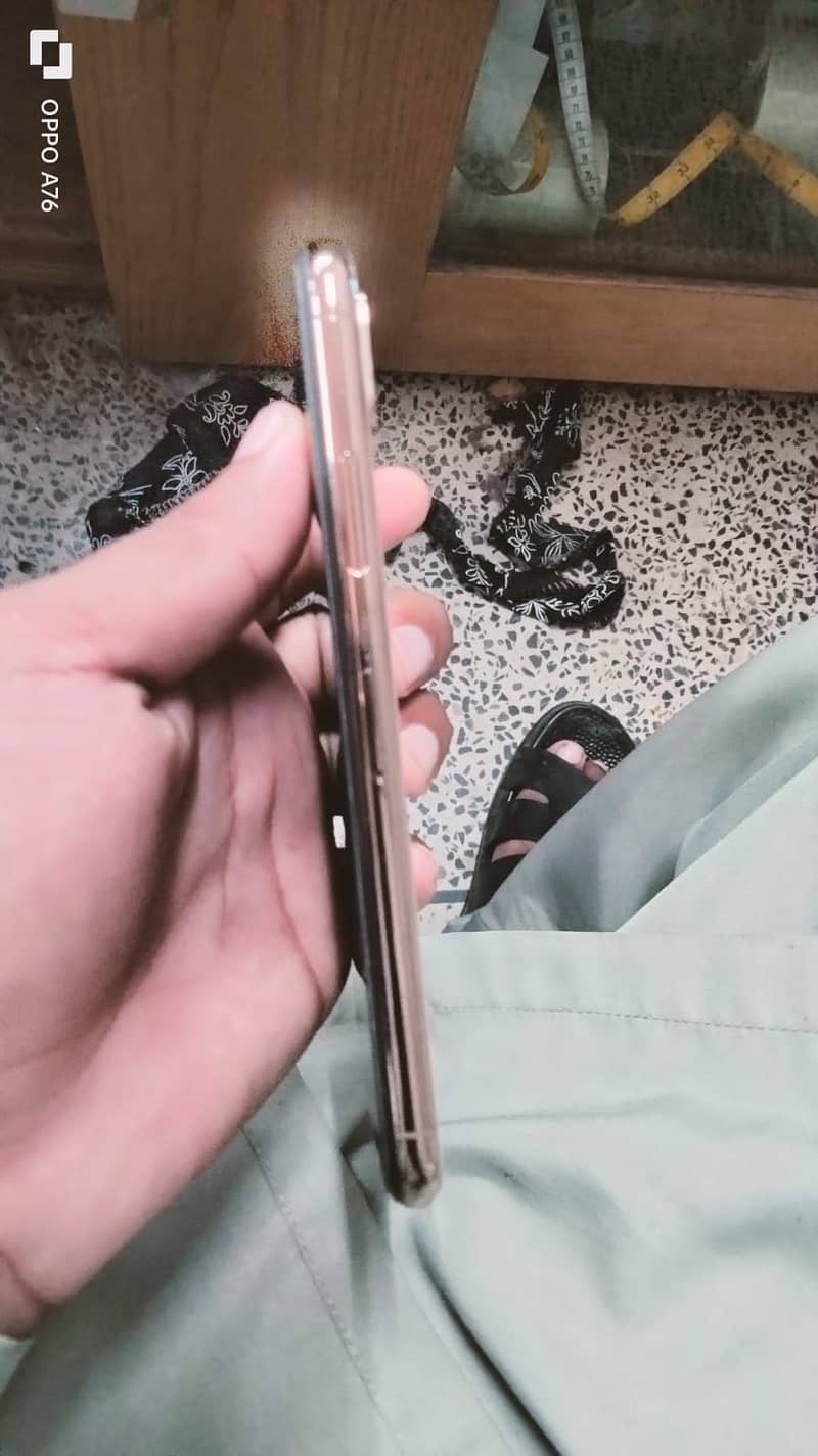 Apple iPhone XS 1