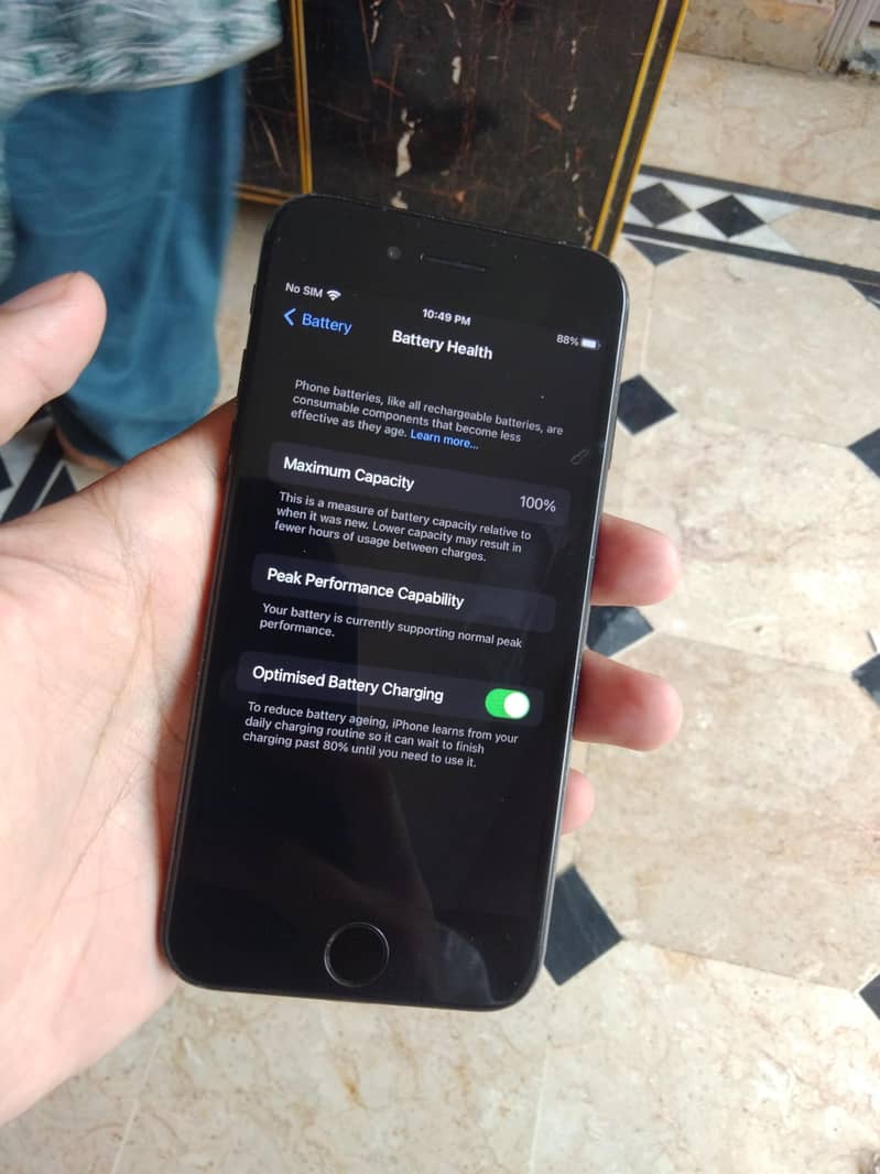 Apple iPhone 7 0