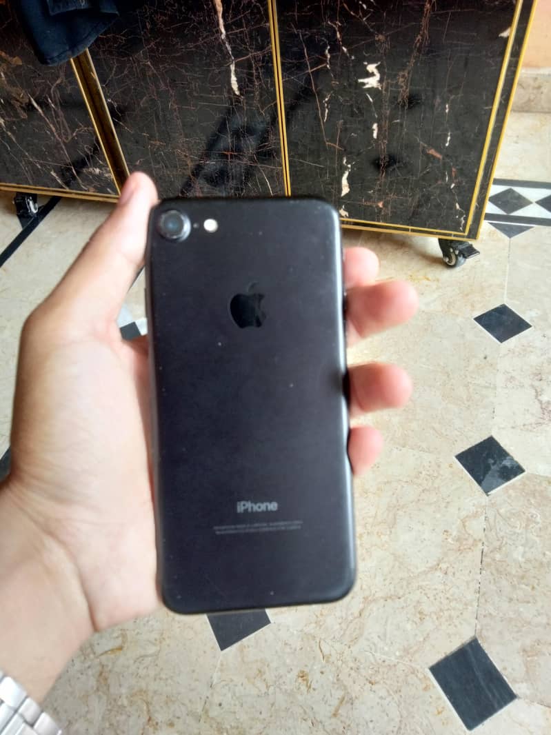 Apple iPhone 7 2