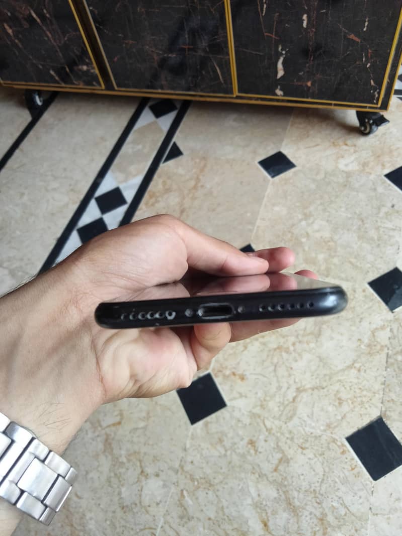 Apple iPhone 7 3